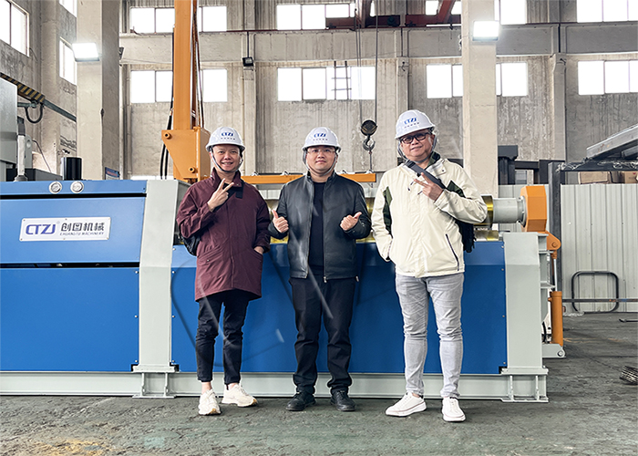 菲律宾客户莅临创图机械考察——全自动四辊卷板机